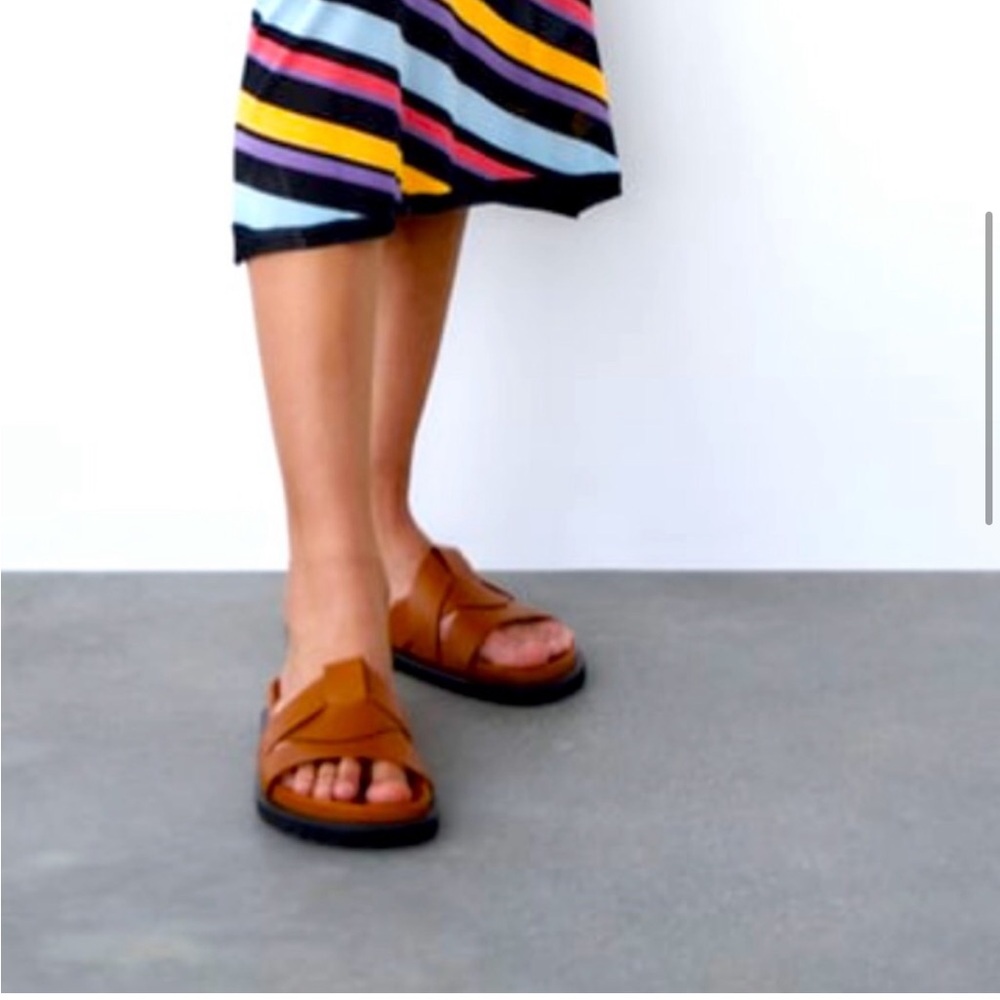 NWT ZARA BROWN LOW HEEL LEATHER SANDALS